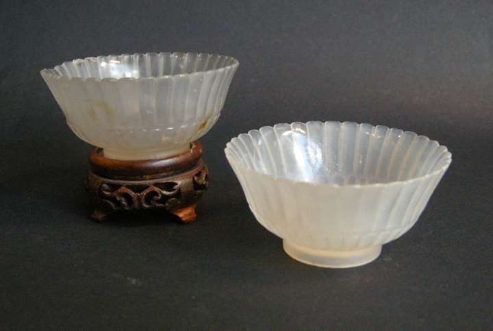 Pair small cups in agate sculpted a flowers form
